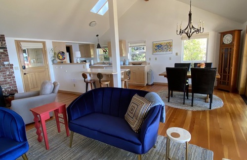 Olympia Cottage | Stunning Views - New Listing, Waterfront Cottage