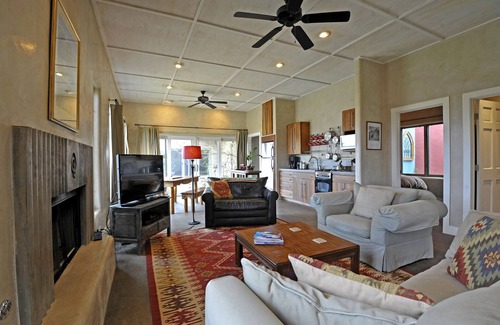 Taos House | Stunning Views of Taos Mountain, 2 Bedroom 2 Bathroom Luxury Guesthouse