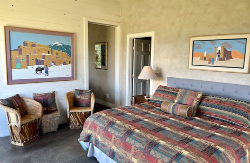 Taos House | Stunning Views of Taos Mountain, 2 Bedroom 2 Bathroom Luxury Guesthouse