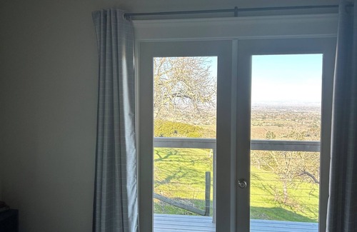 Templeton Cottage | Stunning views of wine country - charming 2-bedroom cottage in Templeton.