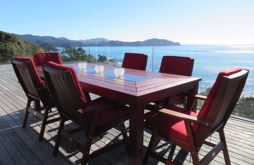 Rawhiti House | Stunning Views on the Coast