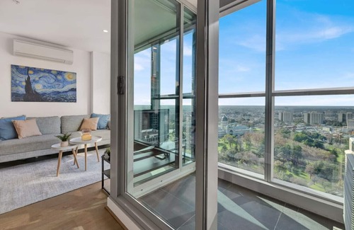 Melbourne Central Business District Apartment | Stunning Views - Spacious CBD Sky Escape