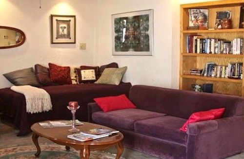 Bisbee House | Stunning views, steps to Main Street. Family and pet-friendly. Wi-fi and parking