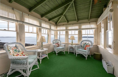 Ocean Point House | Stunning Views with Walks to the Beach and a short walk to pay and play tennis