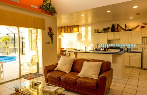 Sunset Lakes Villa | Stunning views- Wonderful Lakeside Home