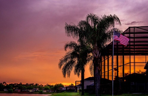 Sunset Lakes Villa | Stunning views- Wonderful Lakeside Home
