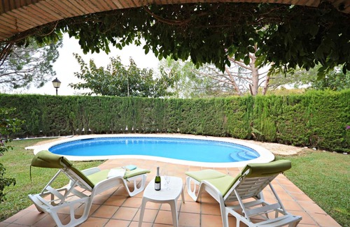Sant Pere Pescador House | Stunning Villa in Sant Pere Pescador: Pool, A/C, BBQ, Piano, Sleeps 10