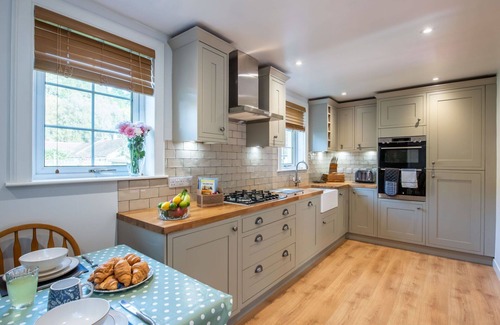 Fort Augustus House | Stunning villa for 4 people with WIFI, TV and patio