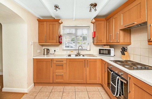 Thirsk House | Stunning villa for 4 people with pool, WIFI, hot tub, terrace, pets allowed and parking