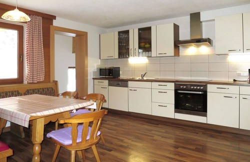 Burgstall Villa | Stunning villa for 14 guests with WIFI, TV and balcony