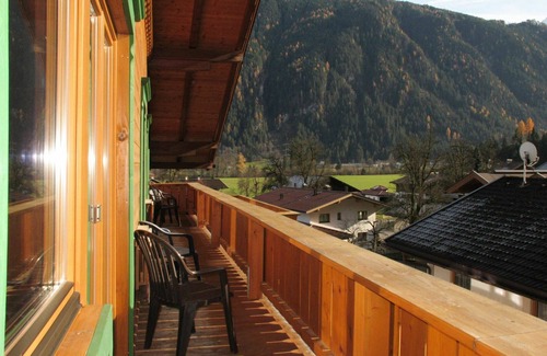 Burgstall Villa | Stunning villa for 14 guests with WIFI, TV and balcony