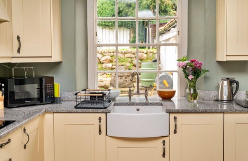 Catterick House | Stunning villa for 14 people with WIFI, hot tub, TV and pets allowed