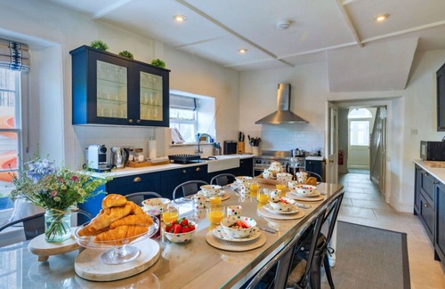 Kingsand House | Stunning villa for 10 people with WIFI and pets allowed