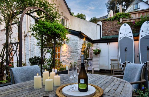 Kingsand House | Stunning villa for 10 people with WIFI and pets allowed