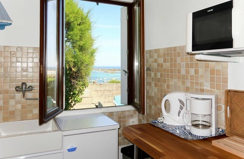 Cleder House | Stunning villa for 2 guests with TV and patio