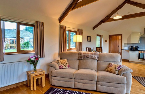 Liskeard House | Stunning villa for 2 guests with hot tub, WIFI and pets allowed