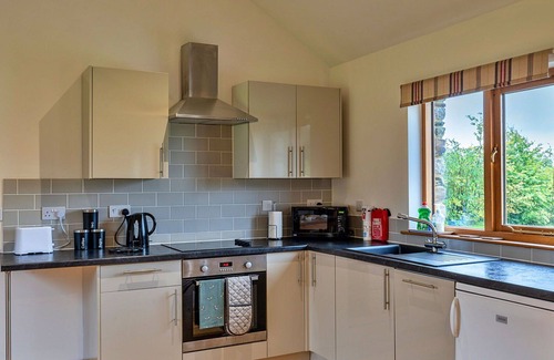 Liskeard House | Stunning villa for 2 guests with hot tub, WIFI and pets allowed
