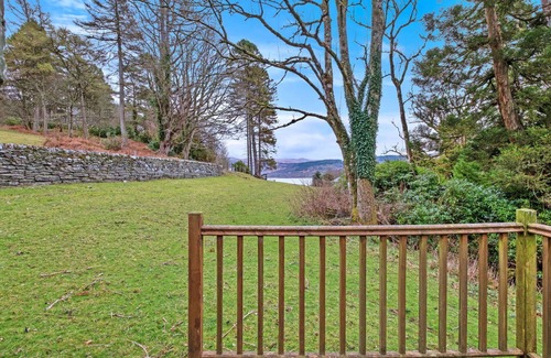 Lochgilphead House | Stunning villa for 2 guests with WIFI, terrace and pets allowed