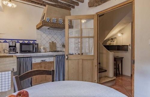 Villars House | Stunning villa for 4 guests with WIFI and patio