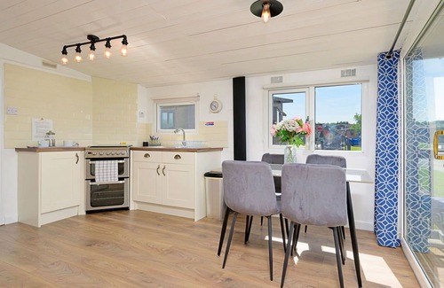 Rhyd-y-clafdy House | Stunning villa for 4 guests with WIFI and pets allowed