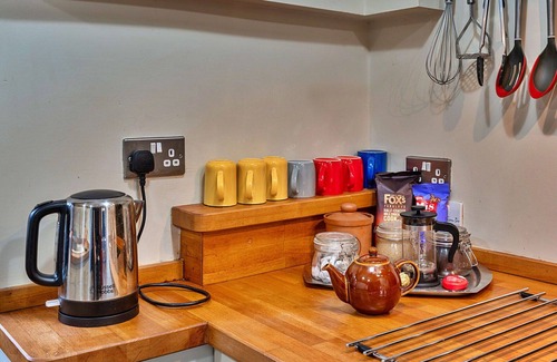 Stogursey House | Stunning villa for 4 guests with WIFI, terrace and pets allowed