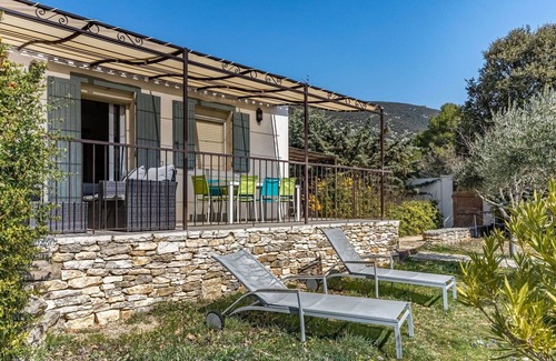 Rustrel House | Stunning villa for 4 people with private pool, WIFI, TV and terrace