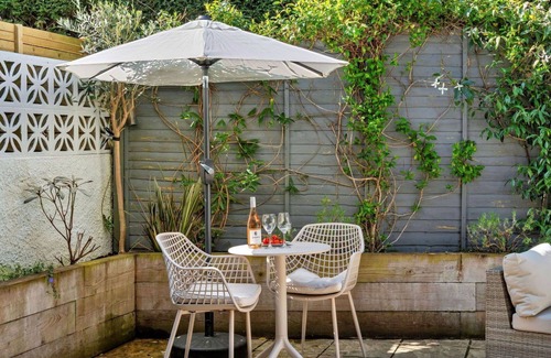 Stoke Gabriel House | Stunning villa for 4 people with WIFI and pets allowed