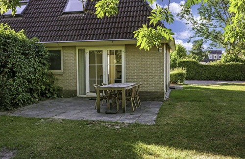 Eernewoude House | Stunning villa for 5 people with WIFI, TV, terrace and parking