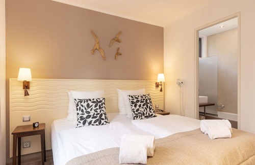 Bispingen House | Stunning villa for 6 people with hot tub, WIFI, pool, TV, terrace and parking