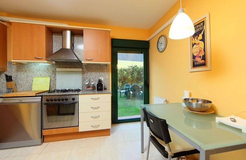 Tamarit House | Stunning villa for 6 people with WIFI, A/C, pool, TV, terrace and parking