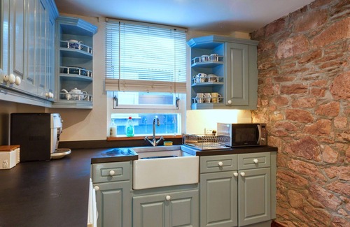 Kingsand House | Stunning villa for 6 guests with WIFI and pets allowed