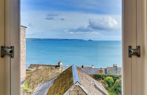Kingsand House | Stunning villa for 6 guests with WIFI and pets allowed