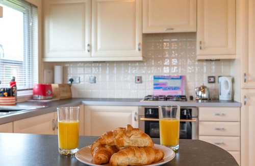 Saint John House | Stunning villa for 6 people with WIFI, pool, TV and balcony