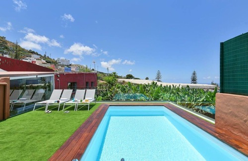 Arucas Villa | Stunning villa for 6 people with WIFI, pool, TV, patio and parking