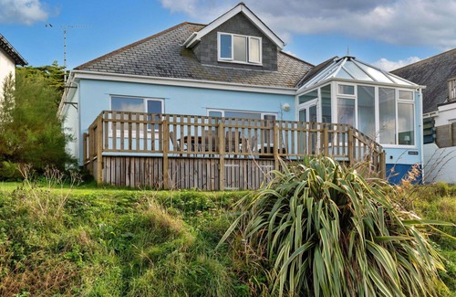 Holywell House | Stunning villa for 6 people with WIFI, terrace, pets allowed and parking