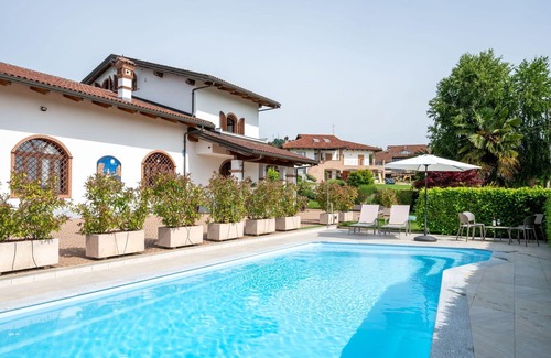 Barolo House | Stunning villa for 6 people with private pool, WIFI, TV and terrace