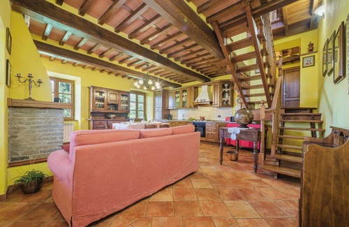 Pescaglia House | Stunning villa for 6 people with WIFI, private pool, TV and patio