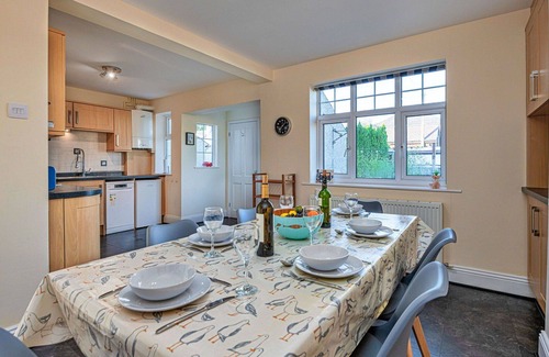 Abersoch House | Stunning villa for 7 people with WIFI and pets allowed