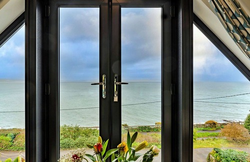 Mousehole House | Stunning villa for 8 guests with WIFI and terrace