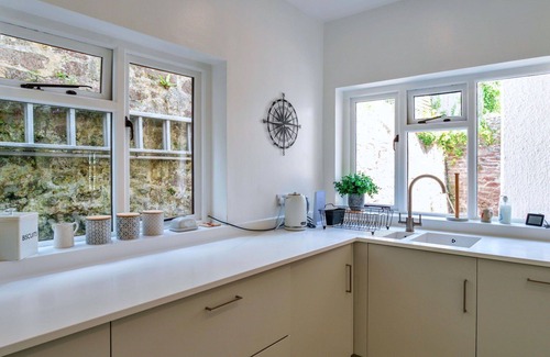 Cawsand House | Stunning villa for 8 people with WIFI, terrace and pets allowed