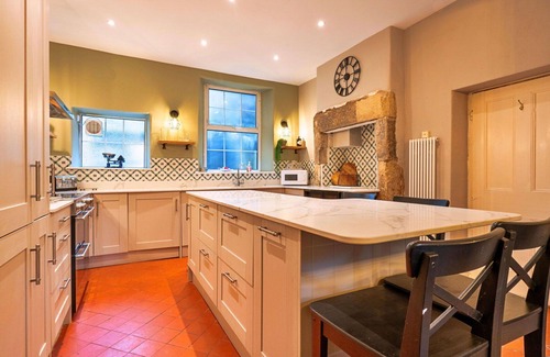 Tideswell House | Stunning villa for 8 people with WIFI, TV and pets allowed