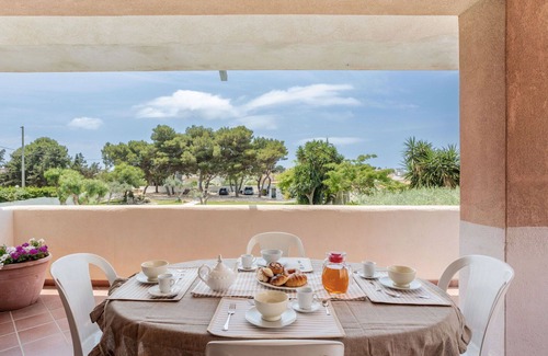 Marsala House | Stunning villa for 8 people with WIFI, private pool, A/C, hot tub, TV and terrace