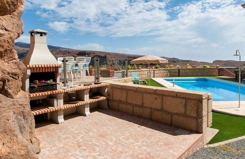 Monte Leon House | Stunning villa for 6 people with private pool, A/C, WIFI, TV, terrace, pets allowed and parking