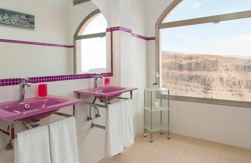 Monte Leon House | Stunning villa for 6 people with private pool, A/C, WIFI, TV, terrace, pets allowed and parking