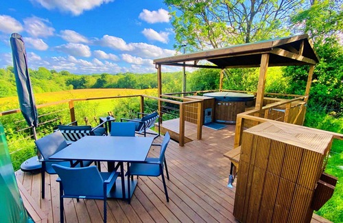 Chiddingstone Hoath House | Stunning villa for 4 guests with WIFI