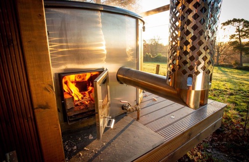 Chiddingstone Hoath House | Stunning villa for 4 guests with WIFI and pets allowed