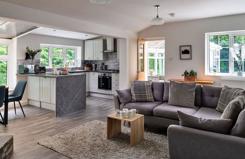 Rowen House | Stunning villa for 5 guests with WIFI and pets allowed