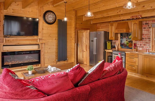 Craven Arms House | Stunning villa for 2 people with hot tub, WIFI, TV and terrace