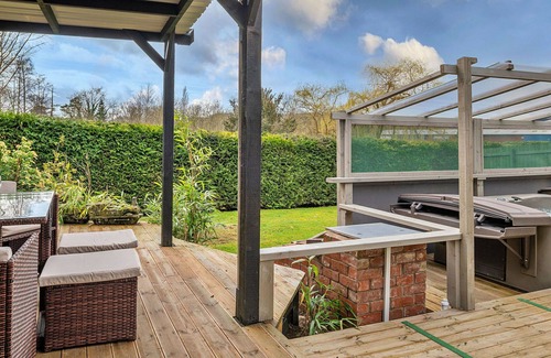 Craven Arms House | Stunning villa for 2 people with hot tub, WIFI, TV and terrace