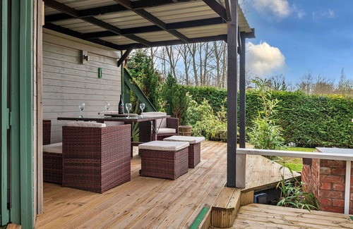 Craven Arms House | Stunning villa for 2 people with hot tub, WIFI, TV and terrace